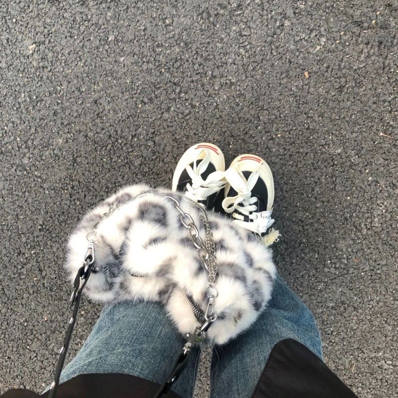 Borsa sotto le ascelle avanzata in peluche a tracolla con cuscino nuova moda Insider 2021 per donna piccola autunno e inverno_voghion.com