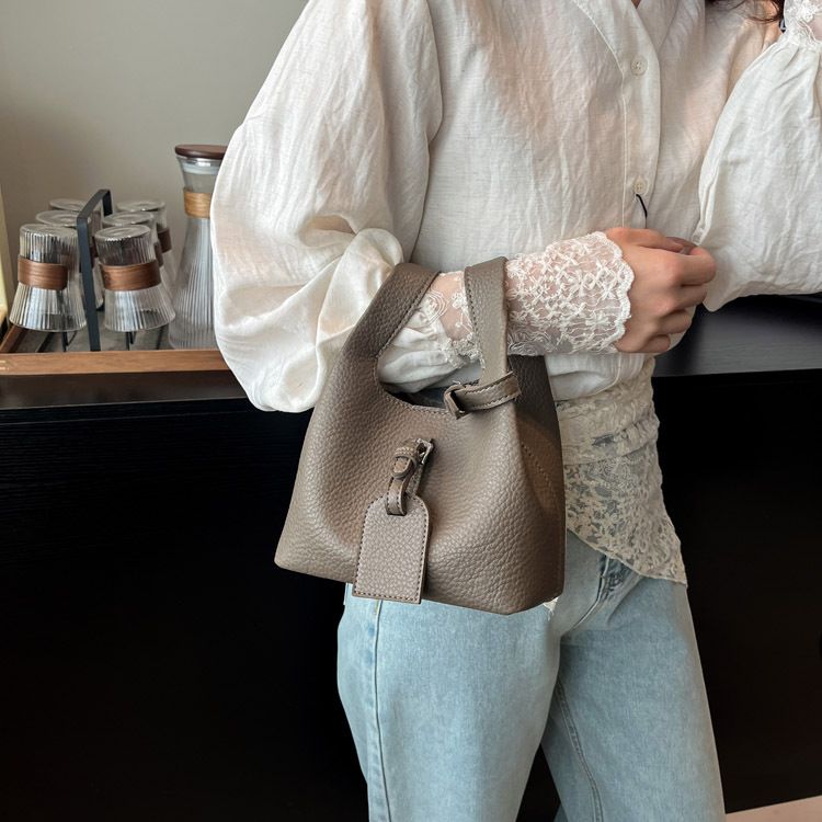 Modieuze damestas 2025, nieuw binnen - stijlvolle schouder- en crossbodytas voor dagelijks gebruik, middelgrote maat, magnetische sluiting, PU-materiaal_voghion.com
