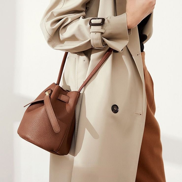 Borsa a tracolla versatile alla moda, piccola e alla moda per le donne, autunno inverno 2025_voghion.com