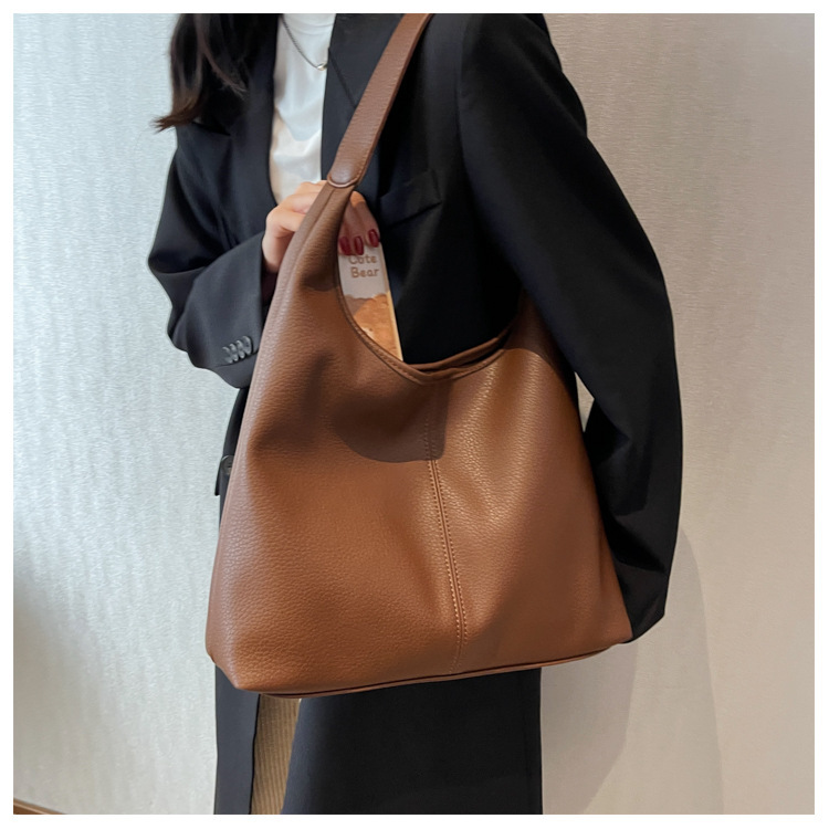 New fashionable women's bags for spring and summer, single shoulder underarm bag with large capacity crossbody bag, high-end commuting tote bag_voghion.com