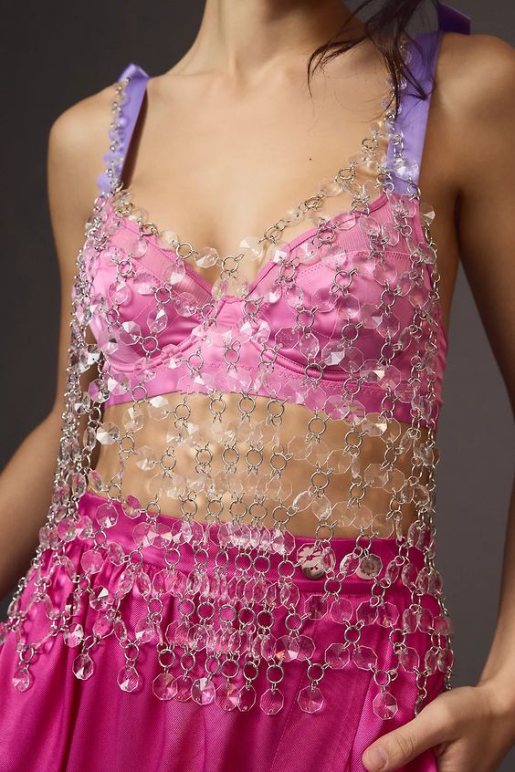 Top con piccola catena per il corpo del gilet, senza spalline sul petto, con giunture in paillettes acriliche_voghion.com