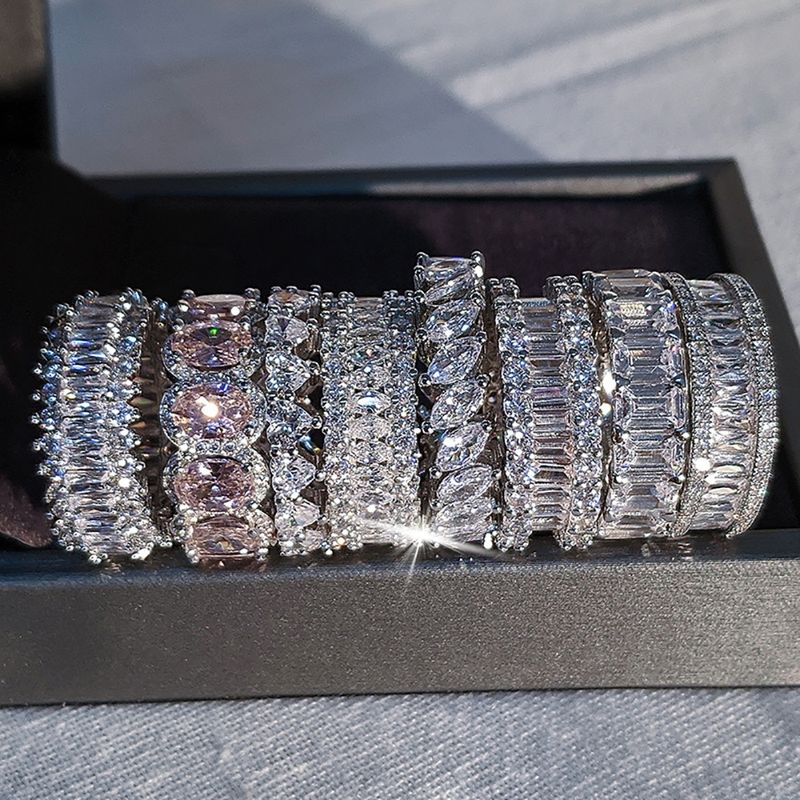 Anello semplice con diamante pieno di zirconi di lusso Senso di design avanzato di minoranza femminile r4577_voghion.com