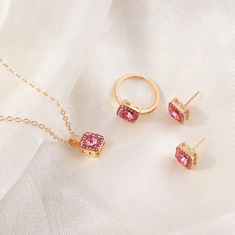 Dreiteiliges Set mit Diamant- und Zirkonhalskette, Ohrringen, Ring, Anhänger für Frauen sowie Schlüsselbeinkette für die Live-Übertragung von Internet-Prominenten_voghion.com