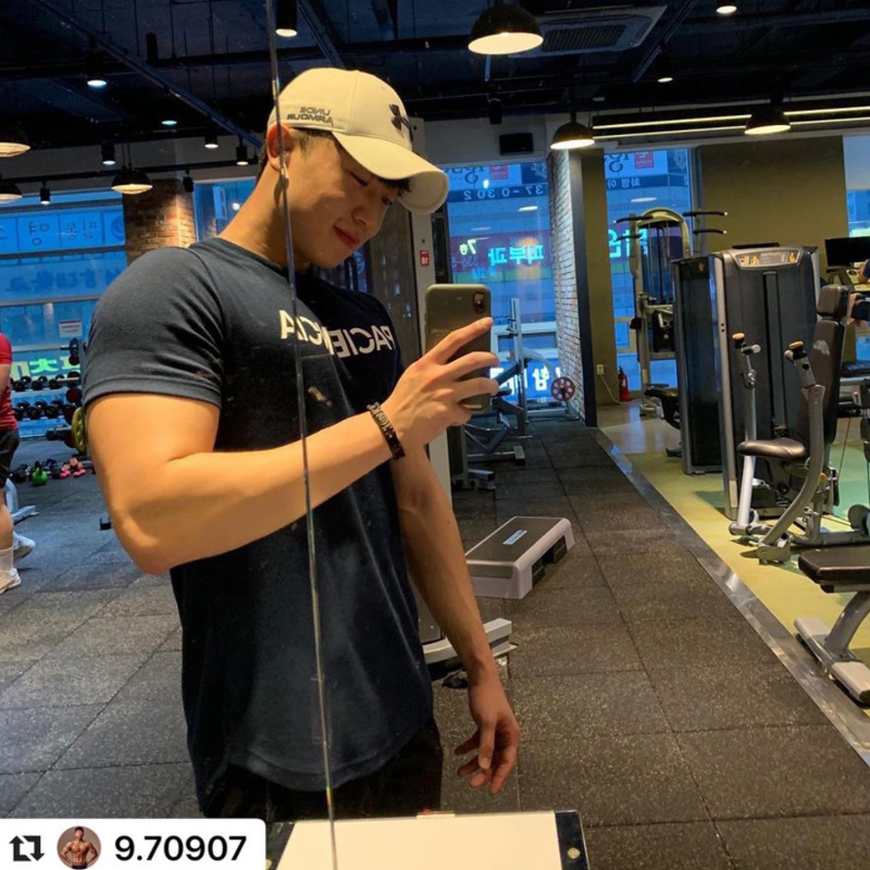 Muscle Spring/Summer New Men's Sports, Leisure, Running, and Fitness Suits with Iron Stripping Exercise, Slim Fit Cotton_voghion.com
