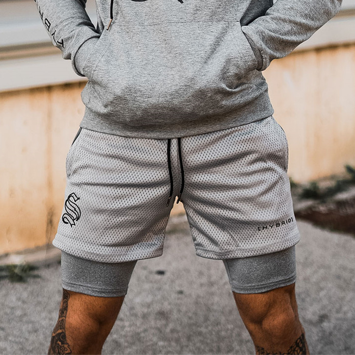 Pantaloncini sportivi alla moda a doppio strato per l'allenamento da uomo falso in due pezzi da basket in esecuzione fitness capris_voghion.com