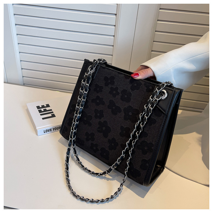 Grand sac jacquard en soie de grande capacité pour femmes, sacoche à bandoulière large, fourre-tout assorti à la mode, nouvelle collection 2023_voghion.com
