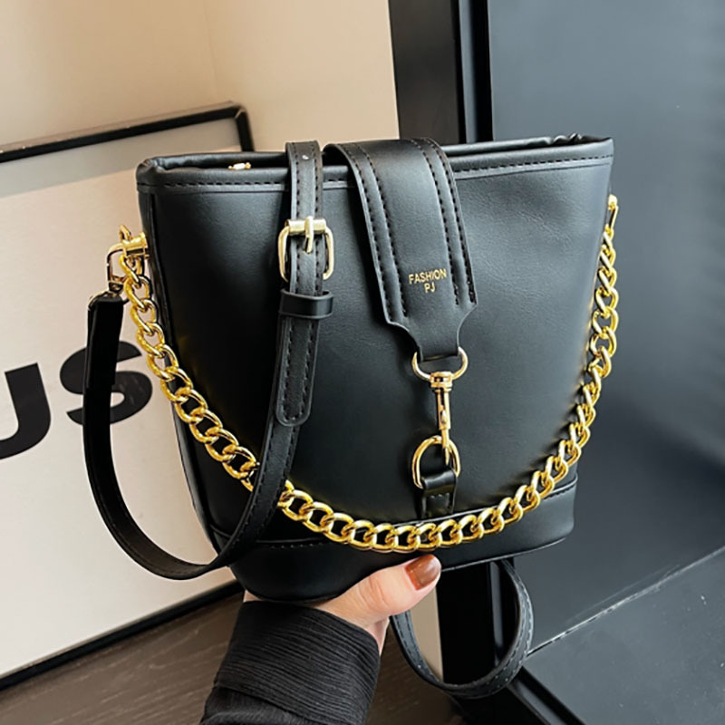 High end Water Bucket for Women 2024 New Chain Underarm Shoulder Popular Versatile Crossbody Small Bag_voghion.com