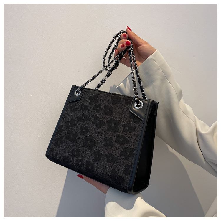 Grand sac jacquard en soie de grande capacité pour femmes, sacoche à bandoulière large, fourre-tout assorti à la mode, nouvelle collection 2023_voghion.com