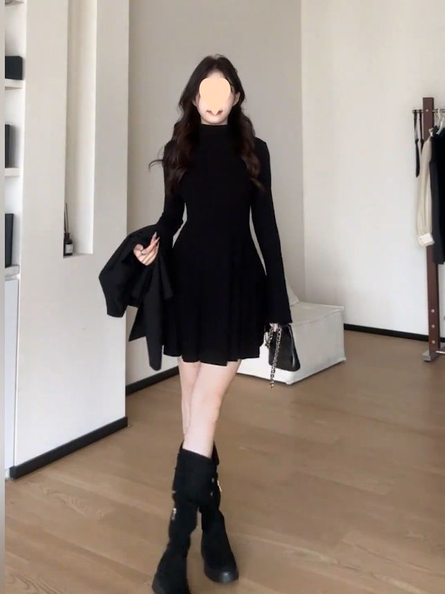 Jinchuan Chuan Lisun Schwarzes High-End-Kleid mit halbhohem Kragen, taillenabnehmenden ausgestellten Ärmeln und süß-würzigem Mädchenkleid_voghion.com