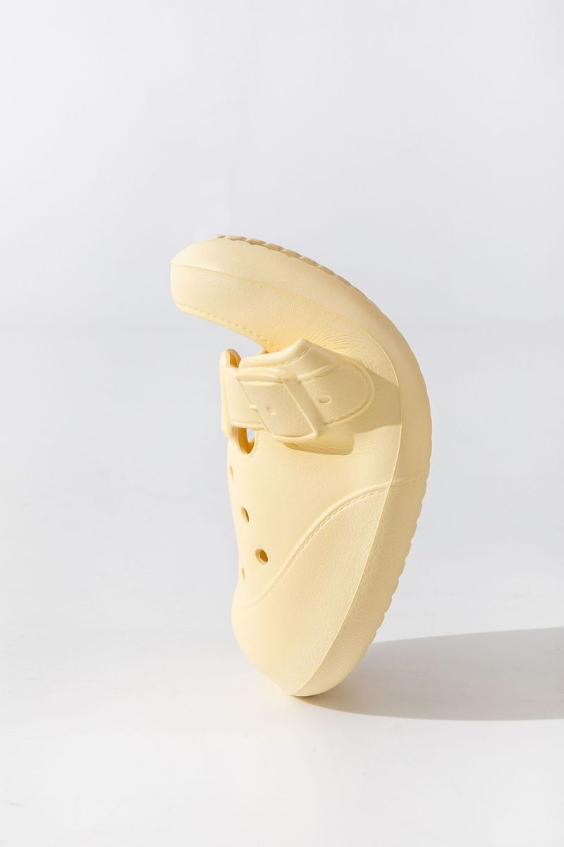 Flache Sandalen für Damen, Outdoor-Bekleidung 2025 Neue Boken-Hausschuhe für drinnen und draußen, rutschfeste, perforierte Schuhe mit weicher Sohle_voghion.com