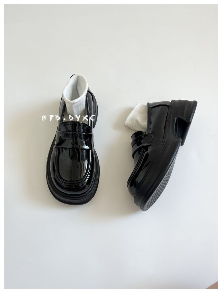 Schwarze Loafer mit dicker Sohle und runder Zehenpartie im Vintage-Stil für formelle Anlässe_voghion.com
