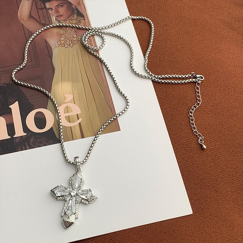 Collana con ciondolo a croce in zircone, design semplice e alla moda, catena per clavicola, gioielli di lusso di alta gamma per le donne_voghion.com