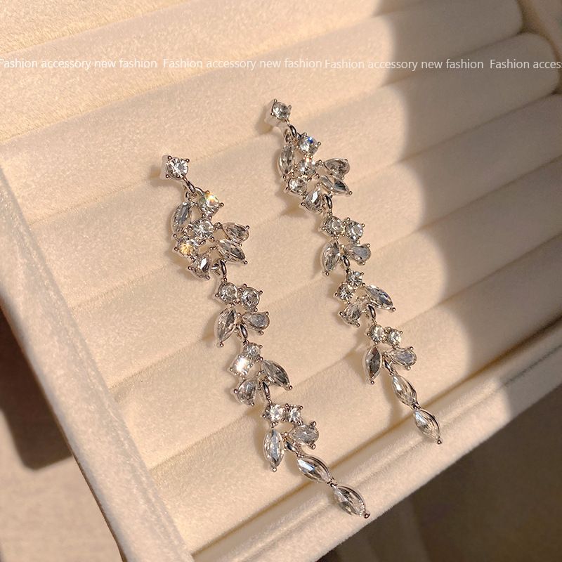 ins Style Simple Silver Needle Versatile Earrings Light Luxury Commuter Metal Circle Earrings Women's High-end Earrings_voghion.com