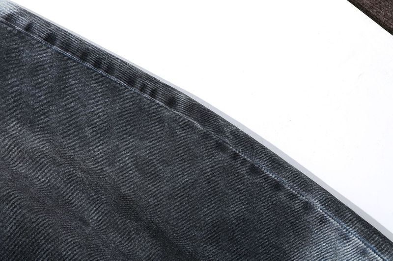 Jeans vintage a gamba larga effetto consumato con lavaggio multistrato e cuciture a contrasto: vestibilità dritta classica per un abbigliamento casual_voghion.com
