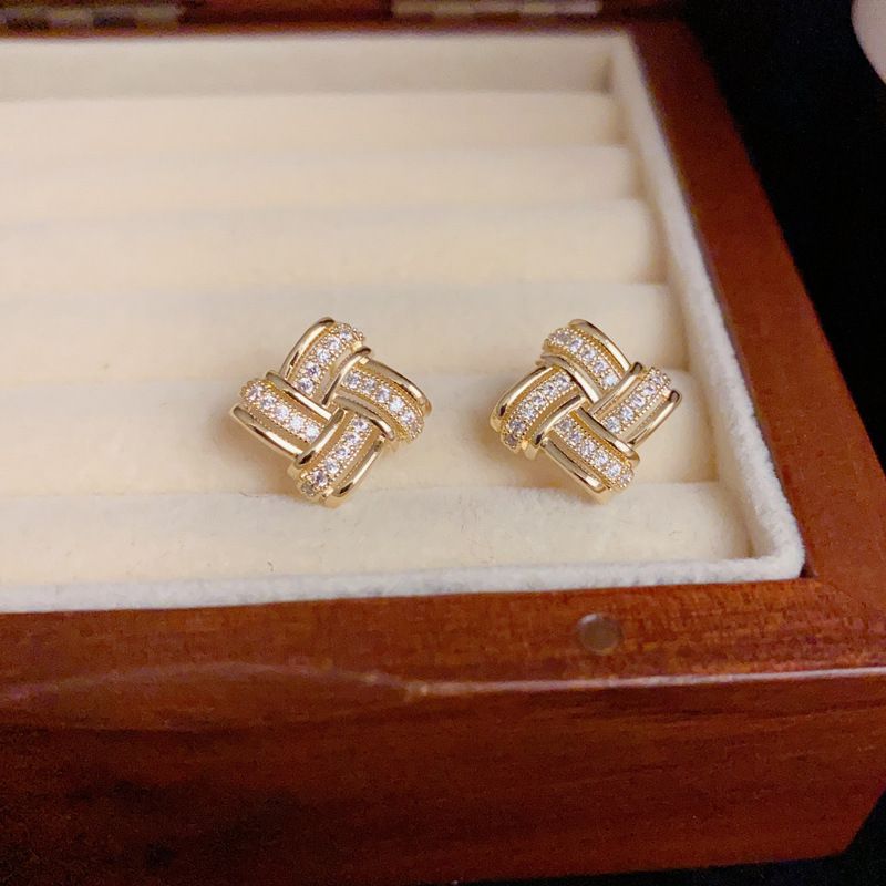 Orecchini di lusso leggeri e raffinati, con design di nicchia in argento con diamanti e rombi, per donne_voghion.com