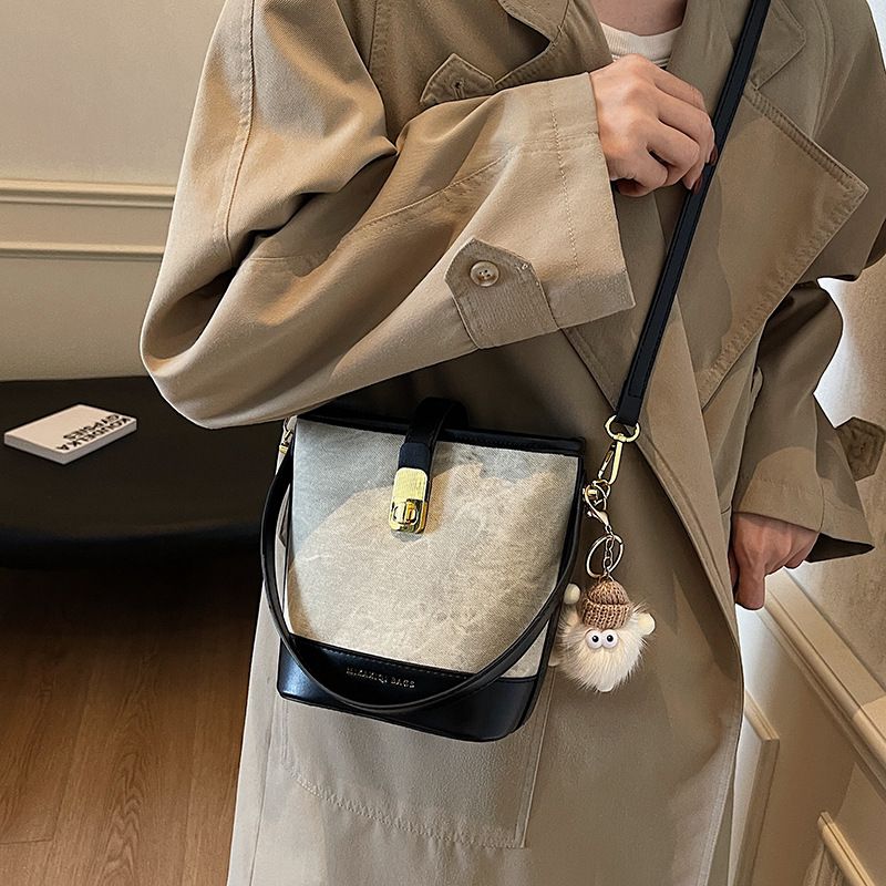 Le petit sac pour femme, très populaire cet automne, est polyvalent. Sac bandoulière, portable_voghion.com