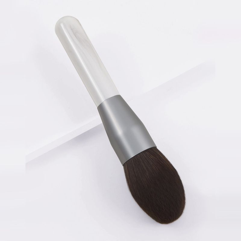 Einzelner weißer Marmorholzgriff des losen Puderpinsels mit weichem Haar, großer Make-up-Pinsel, Kosmetik-Werkzeug_voghion.com