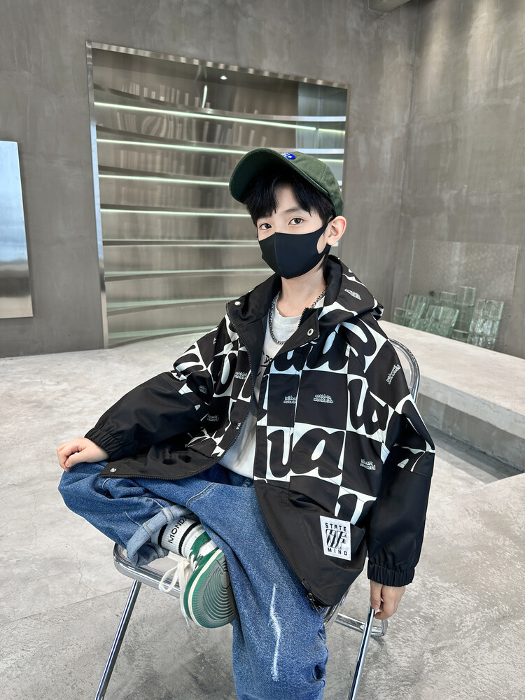 Boys' large plaid jacket 2023 Spring and Autumn new handsome hooded windbreaker, big children's explosive_voghion.com