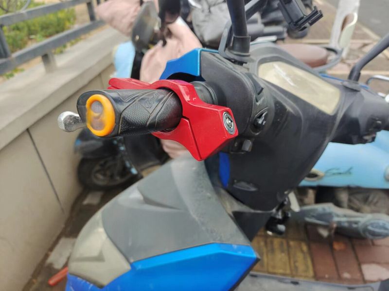 Frein de scooter électrique avec corde, pendentif, casque de sécurité, guidon de moto, poignée antivol étanche, klaxon antivol_voghion.com