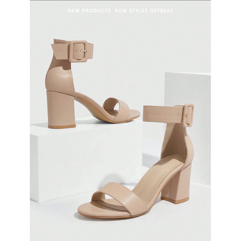Nueva línea de sandalias de punta abierta con hebilla vintage y tacones gruesos_voghion.com