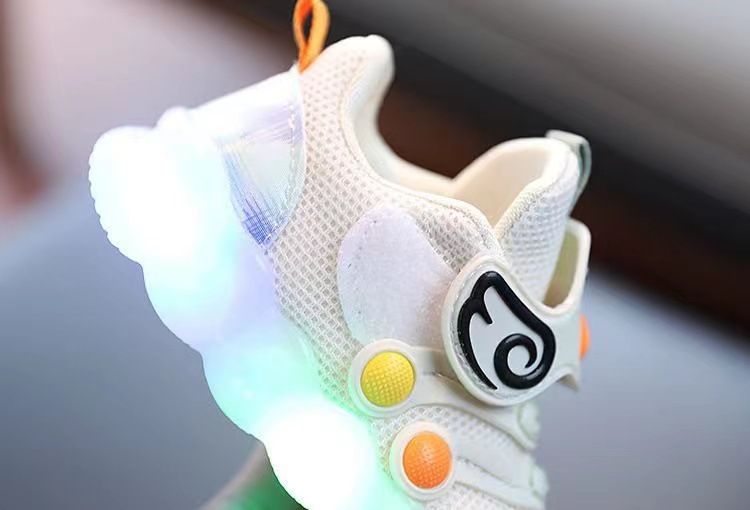 2024 herbst Neue Atmungsaktive Mesh Baby Walking für Jungen und Mädchen Led-leuchten Mode Cartoon Casual Schuhe Trend_voghion.com