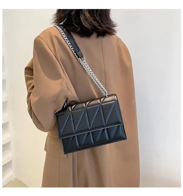 Borsa a tracolla con patta e tracolla a catena in tinta unita, borse da donna, borse a tracolla con ricamo scozzese, per uso quotidiano 250529l_voghion.com