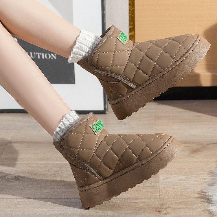 Step on white thick soled snow boots for women, winter with plush and thickened 2024 new warm cotton shoes_voghion.com