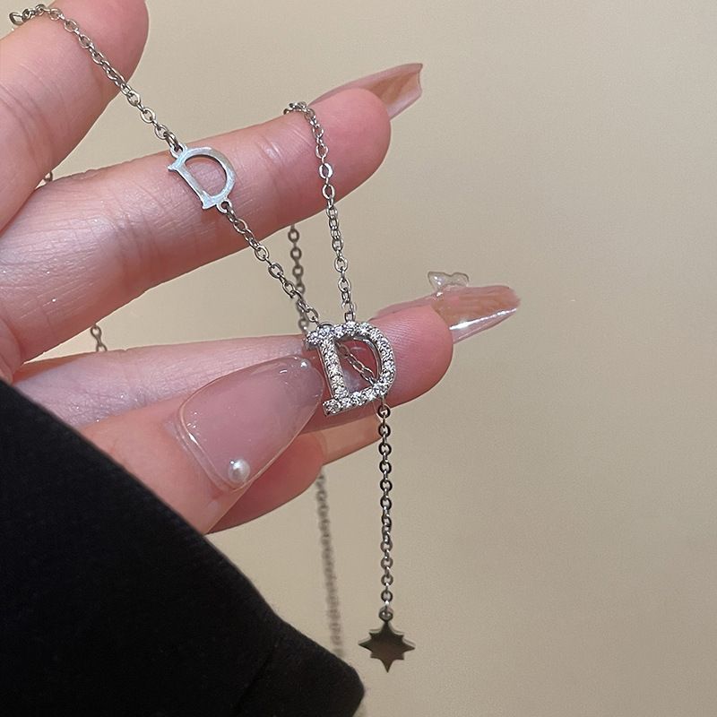 Einfache Halskette mit Zirkonia und D-Buchstaben für Damen, leichtes Luxus-Nischendesign, vielseitige High-End-Schlüsselbeinkette aus Titanstahl_voghion.com