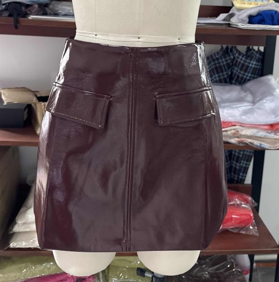 Completo giacca e gonna in similpelle chic - Rosso-marrone lucido, vestibilità slim, scollo tondo, lunghezza corta, elegante outfit da ufficio e da festa_voghion.com