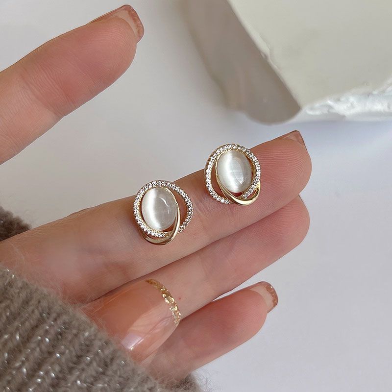 Orecchini da donna in opale con garofano, gioielli rotondi squisiti e alla moda, design geometrico in oro, beige_voghion.com