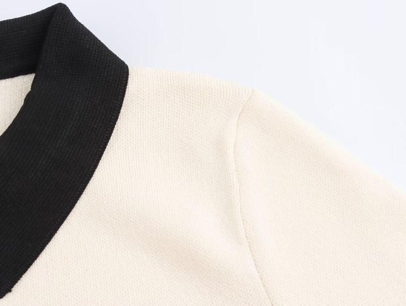Abito a maniche corte con colletto ribaltabile, fibbia dorata profumata, autunno/inverno 2024 da donna_voghion.com