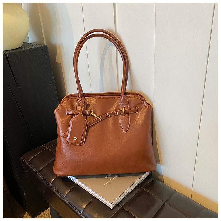 Premium Large Capacity Tote Underarm 2024 New MIU Home Fashion Lock Simple Single Shoulder Bag_voghion.com