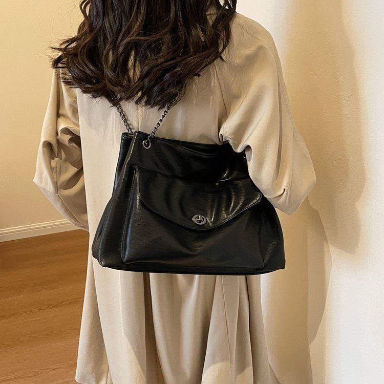 Our women's bag is not just an accessory, but also a symbol of your confidence. Shoulder bag, zipper, stitching PU_voghion.com