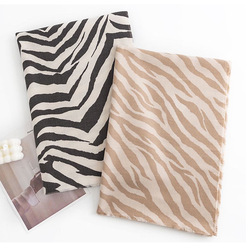 Sciarpa calda da donna in cashmere semplice, versatile, con motivo zebrato spesso autunnale e invernale alla moda_voghion.com