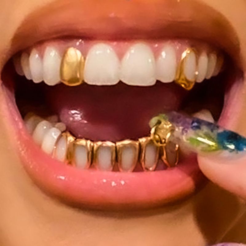 Griglia dentale con sei denti piatti cavi, apparecchio per hip hop, set di tre pezzi per denti da HIPHOP, apparecchio per palcoscenico_voghion.com