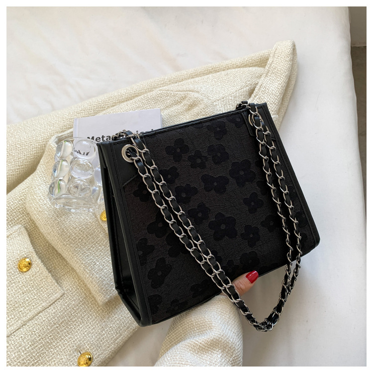 Grand sac jacquard en soie de grande capacité pour femmes, sacoche à bandoulière large, fourre-tout assorti à la mode, nouvelle collection 2023_voghion.com