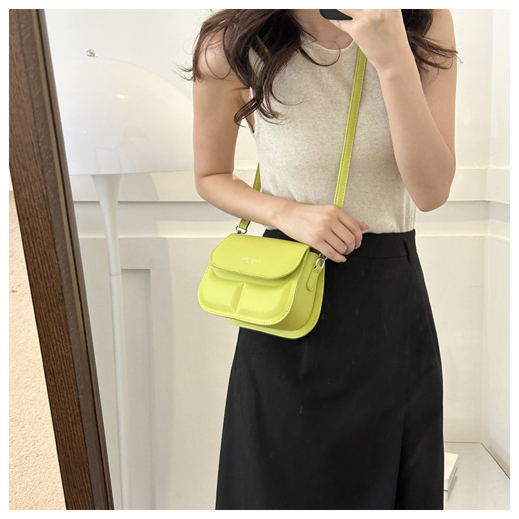 2023 sommer Neue Sattel Tasche Umhängetasche Weibliche Einfache Mode Schulter Tasche Casual Pendeln Nische Design Tasche_voghion.com
