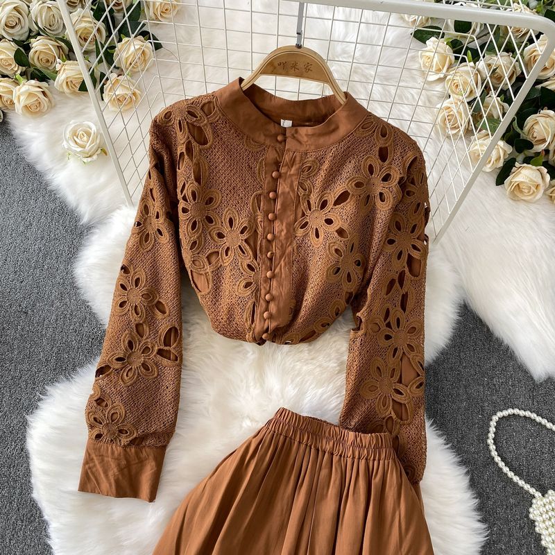 Elegante camicetta in pizzo con collo alto e gonna patchwork attillata – Completo sofisticato in due pezzi per donna_voghion.com