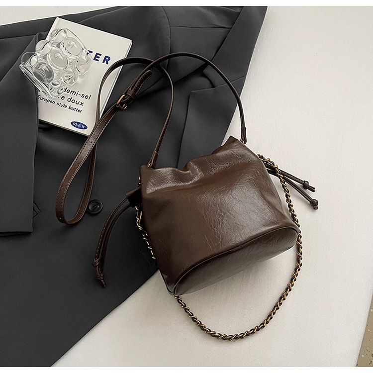 Soft leather pleated bucket bag, women's light luxury bags with a stylish and niche high-end texture, chain shoulder_voghion.com