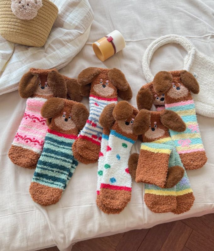 Damen-Socken aus Korallenfleece, Winter-Bodensocken, Plüsch-Schlafsocken, Plüsch-Thermo-Socken mit mittlerer Schlauchlänge_voghion.com