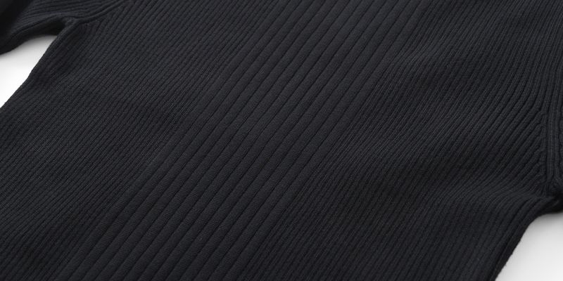 "Slim Fit Knit Thermal Long Sleeve T-Shirt – Stretchable Base Layer For Men In Black/Off-White (M-XXXL)"_voghion.com