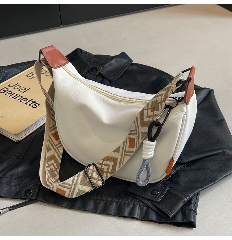 Grande capacità spalla donne 2024 nuova borsa da viaggio casual ascellare, borsa a tracolla per le donne, tessuto Oxford semplice impermeabile_voghion.com