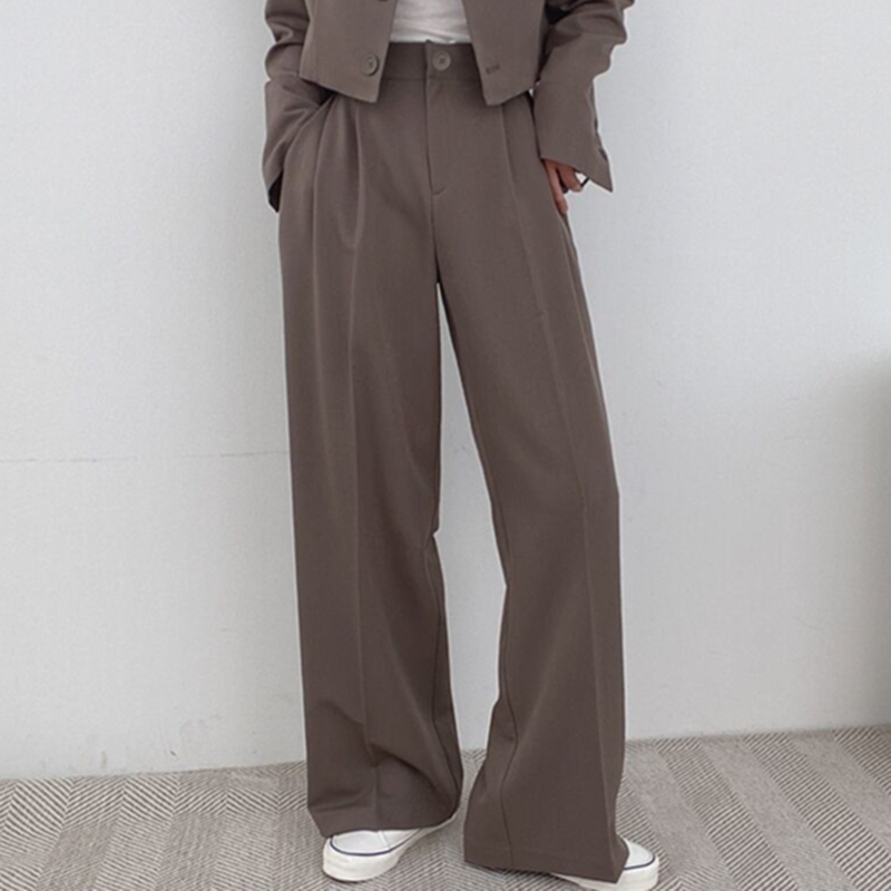 Completo da donna in stile coreano chic con blazer con risvolto, giacca corta a maniche lunghe e gamba larga a vita alta e lungo fino al pavimento_voghion.com