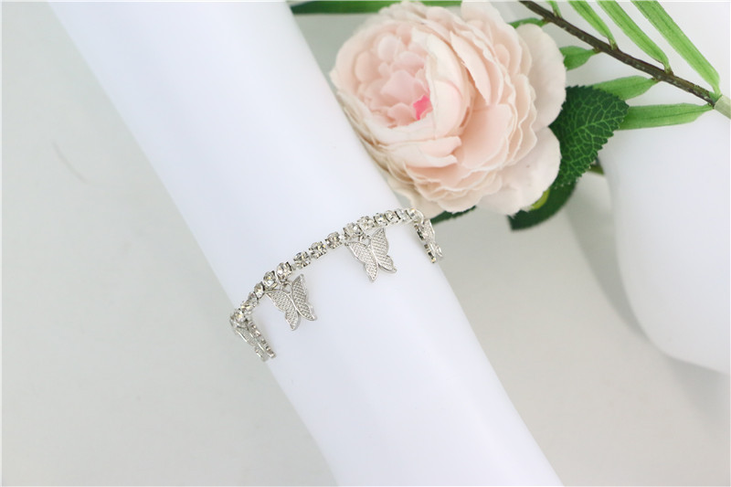 Cavigliere con catena di diamanti a fila singola con ciondolo a farfalla con strass_voghion.com