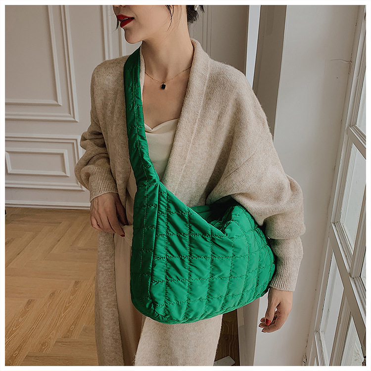 2023 Nuovo Best-seller Leggero Casual All-match Borsa da donna Urbano Semplice Moda Trendy Down Bag Messenger Gnocco Tote Bag_voghion.com