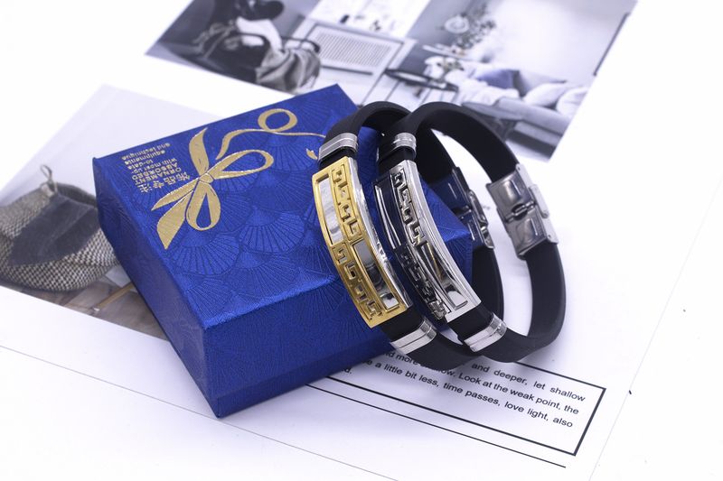 Set di gioielli da uomo con bracciale in silicone e acciaio_voghion.com