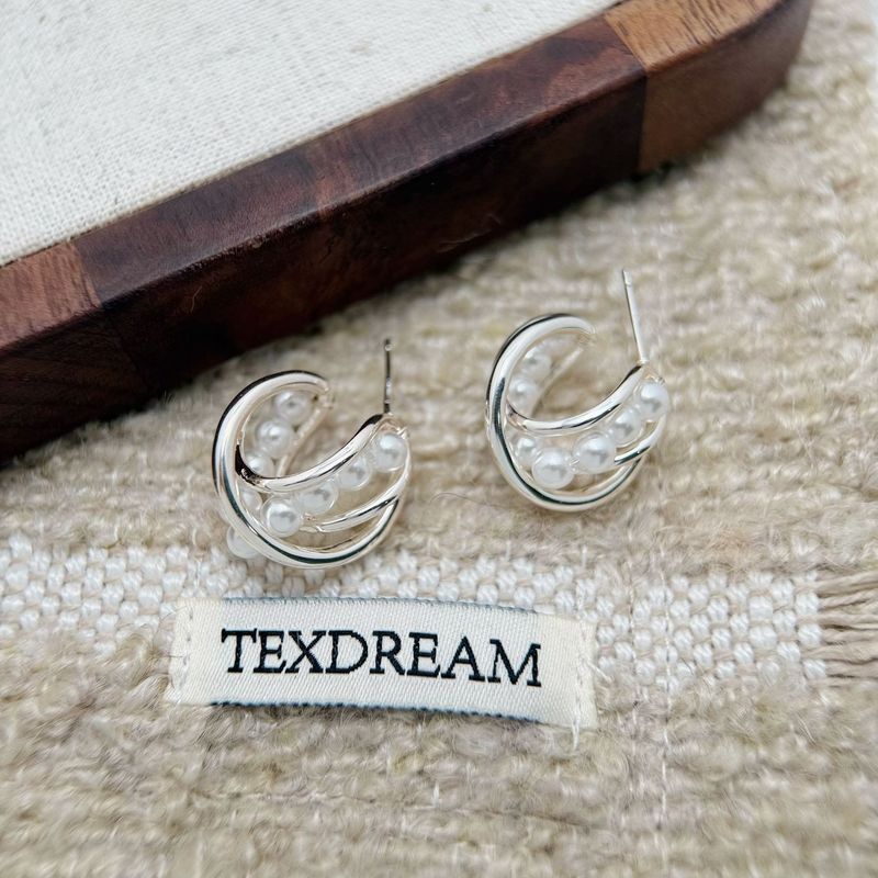 Stile francese delicato, elegante temperamento, perla, personalità femminile, 2025, nuovi orecchini versatili, sensazione di alta qualità_voghion.com
