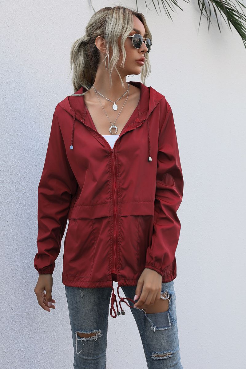 Chaqueta impermeable ligera con capucha y cremallera para mujer para senderismo al aire libre, disponible en stock_voghion.com
