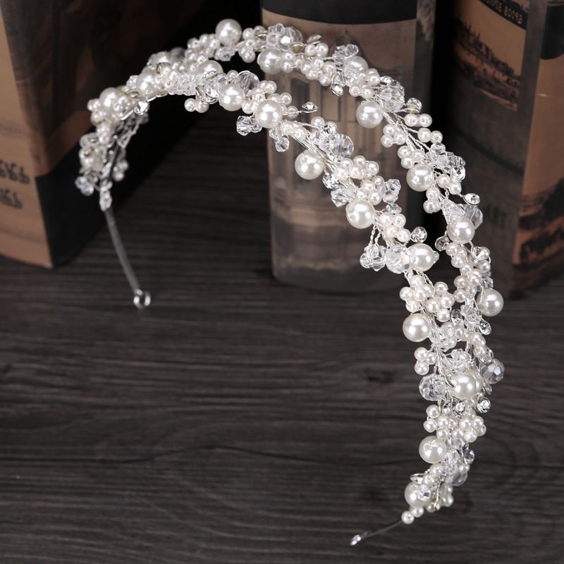 Elegantes Haaraccessoire für die Braut mit zweireihigen Perlen und Kristallen – handgefertigtes florales Stirnband für Hochzeit, Abschlussball und besondere Anlässe_voghion.com