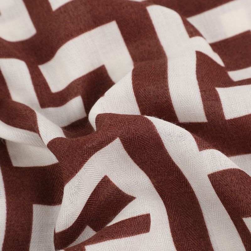 Neues unregelmäßiges, schlichtes, geometrisches Buchstaben-Modisches Design, quadratischer langer Schal für Damen, Reise-Outfit_voghion.com